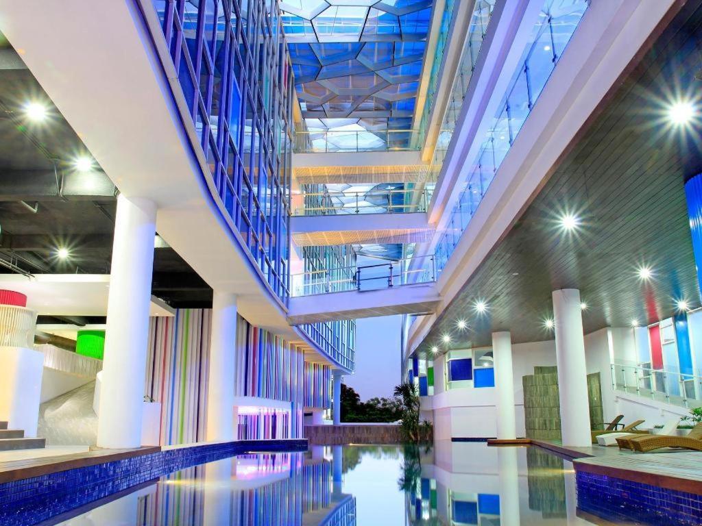 Berry Glee Thematic Hotel Kuta  Exterior photo
