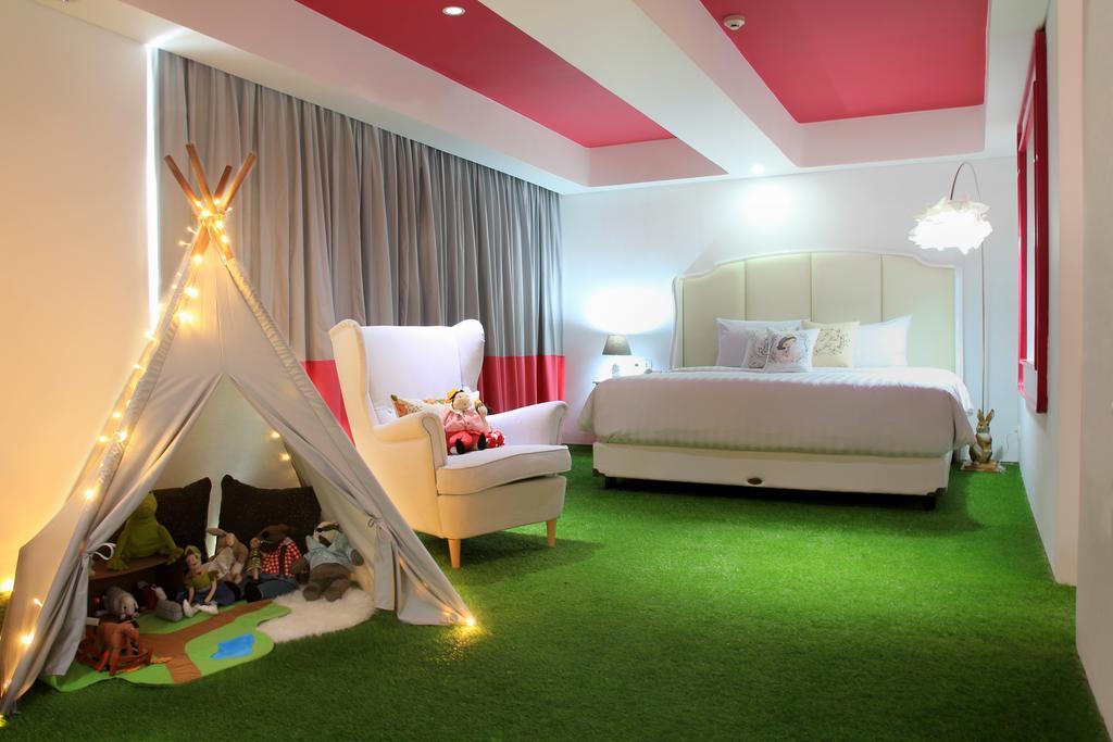 Berry Glee Thematic Hotel Kuta  Exterior photo