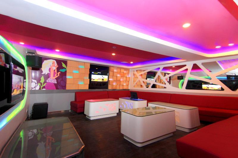 Berry Glee Thematic Hotel Kuta  Exterior photo