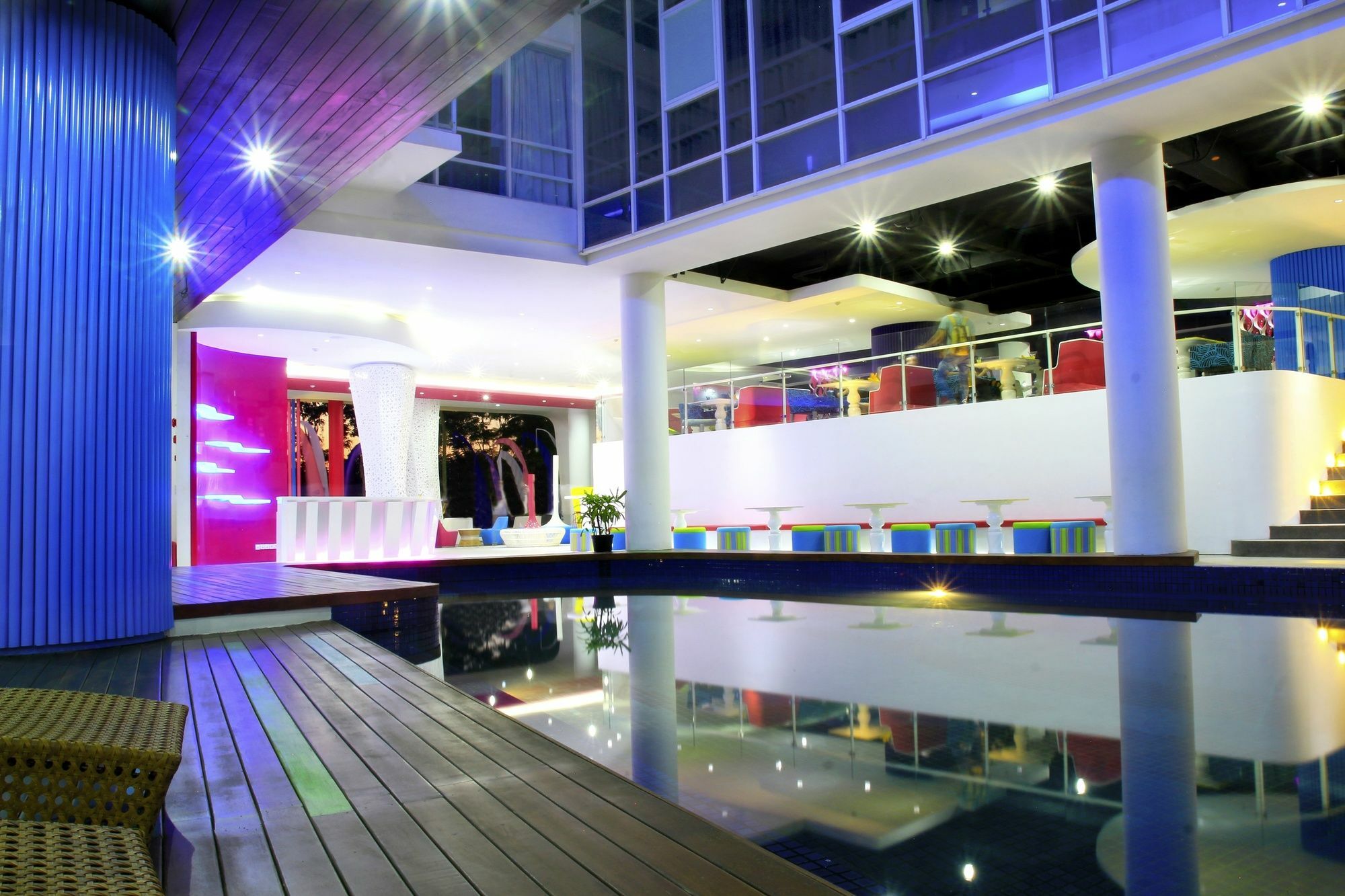 Berry Glee Thematic Hotel Kuta  Exterior photo